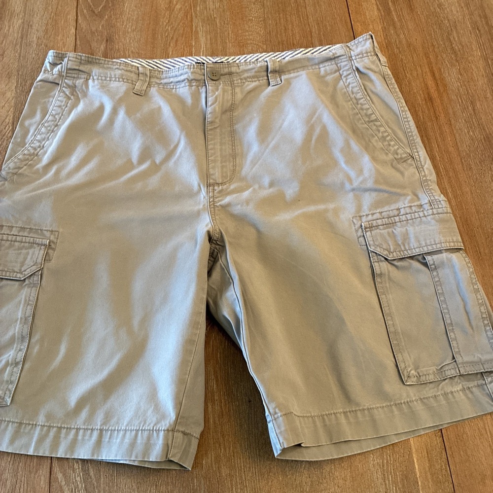 Tommy Hilfiger Cargo Shorts Men's Size 40 Gray 100% Cotton 11" Inseam